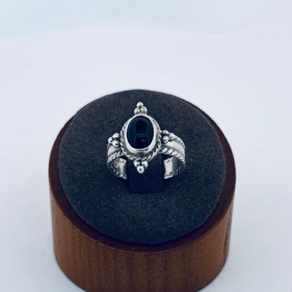 Designer Jewelry - Vintage 925 Sterling Silver Ring Size 5 Black Onyx Cabochon Rope Estate